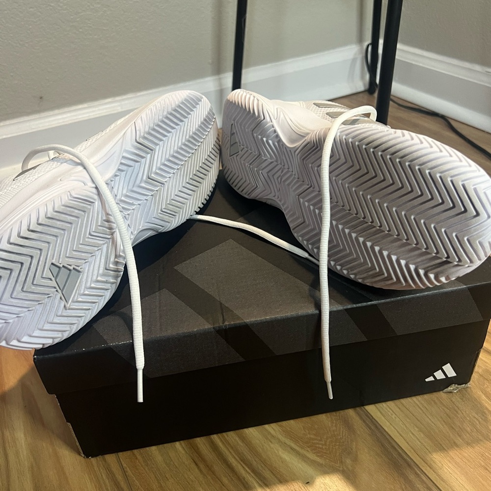 Adidas Women’s Gray and White tennis shoes NIB - Picture 3 of 4